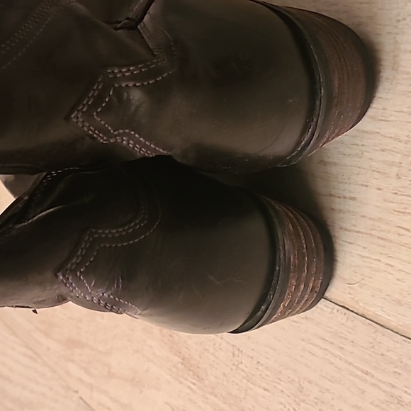 Ariat Over The Knee Boots in a Size 9.5 in a Taupe-Brown Color! - Picture 6 of 11